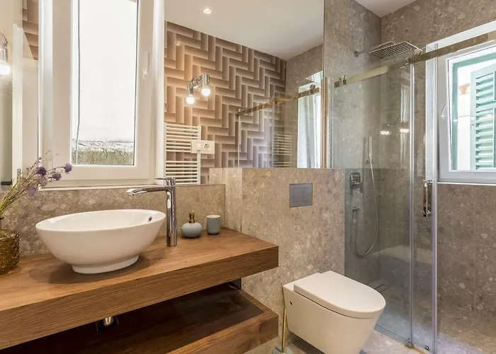 Nephelae Boutique Σπλιτ