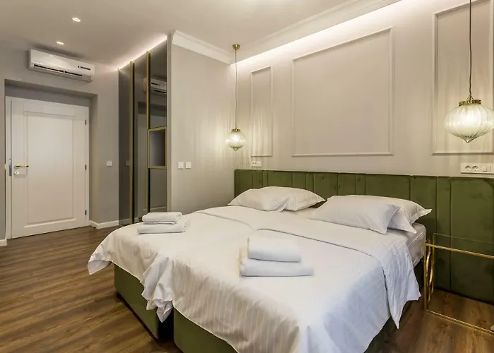 Nephelae Boutique Σπλιτ